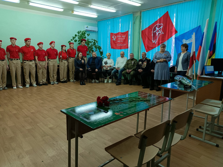 «Герои никогда не умирают, Герои в нашей памяти живут!».